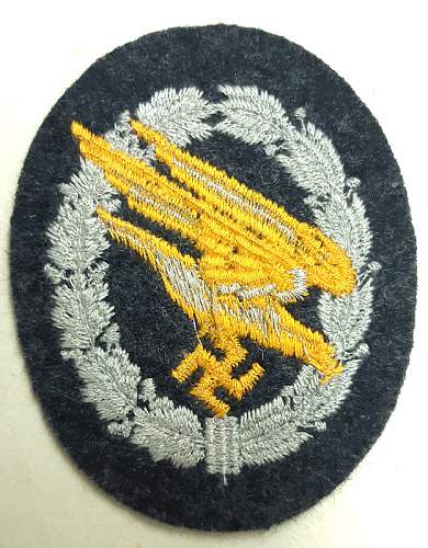 Embroidered parachutist badge