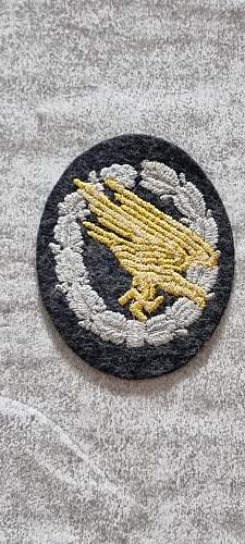 A Luftwaffe paratrooper’s cloth badge - original or fake ?