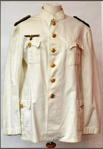 Kriegsmarine summer tunic or early wehrmacht officers tunic?