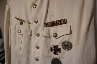Help needed: Early heer officers summer tunic.