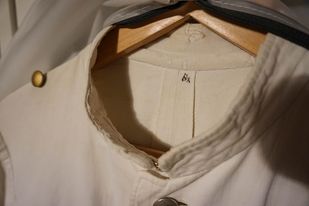 Help needed: Early heer officers summer tunic.