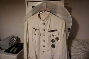 Help needed: Early heer officers summer tunic.