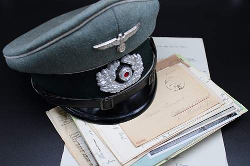 Wehrmacht Infanterie-Regiment 118 Visor Cap &amp; Papers