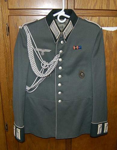 on infantry officer waffenrock tunic. Excellent condition!!!! Real or fake?