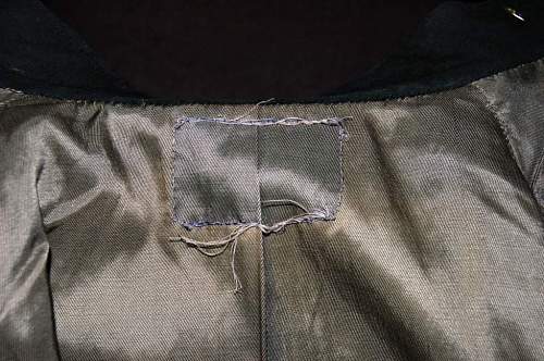 on infantry officer waffenrock tunic. Excellent condition!!!! Real or fake?