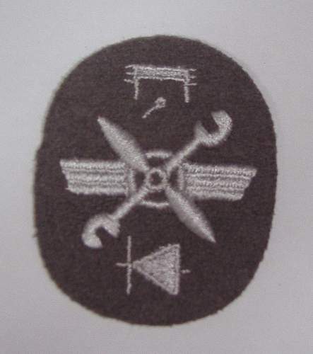 Unknown Luftwaffe(?) insignia
