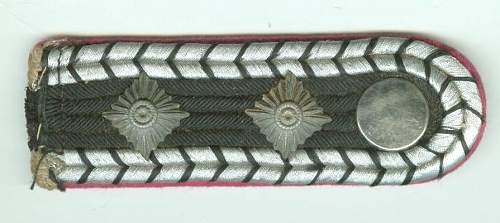 Can anyone ID this shoulder board?