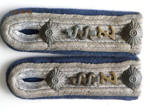 zahnarzt (dentist) heer shoulder boards; real or made up?