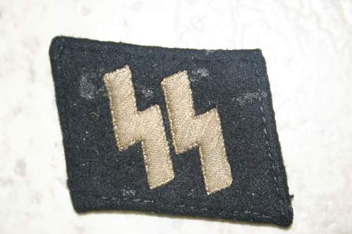 Looking for info/help on German WW2 uniform insignia