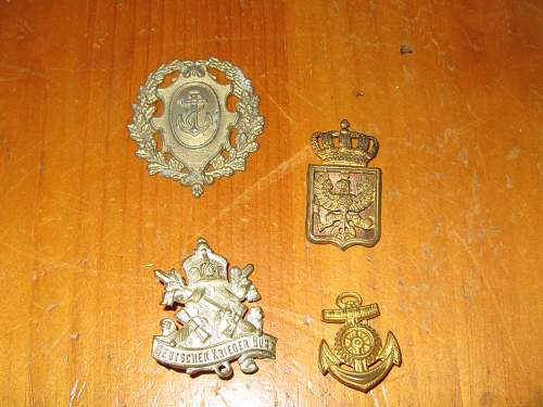 HELP IDing LARGE LOT OF GIFT INSIGNIA + MORE!