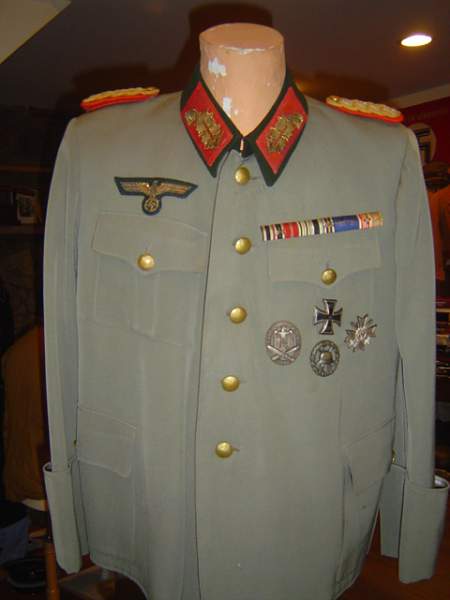 Generals Tunic, Visor and Mantel!