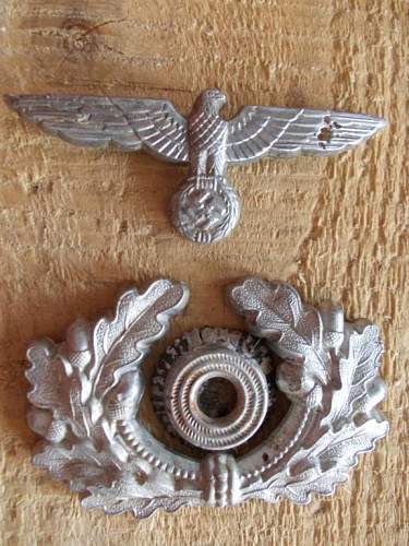 Insignia for Heer officers cap: original or fake?