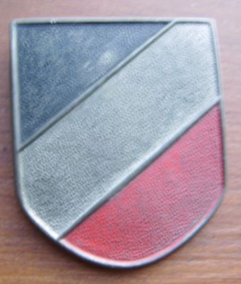 tri colour shield for a tropenhelm