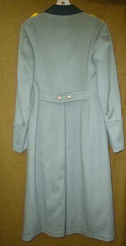 Heer Officers greatcoat: original or high quality replica