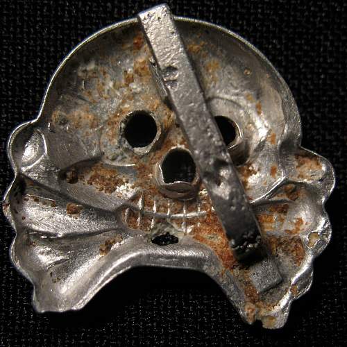 Heer Panzer collar tab skull