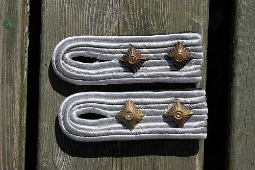 reihsluftfahrtsministerium hauptmann`s collar tabs and shoulder boards