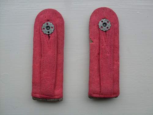 PANZERJAGER Oberleutanant shoulder boards.