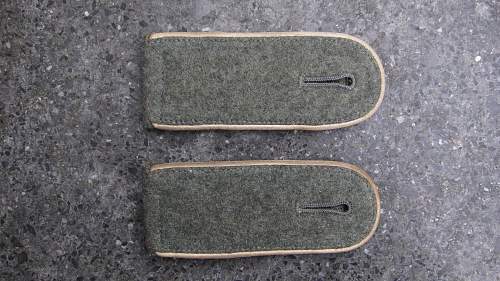 Matching set of Heer infantry soldier shoulderboards