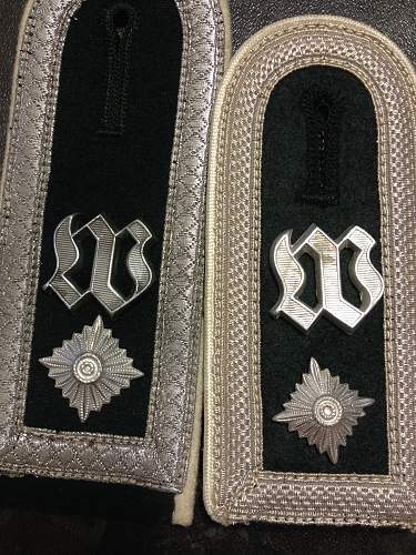 GD &amp; Wache Kompanie shoulder straps