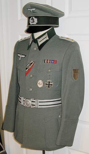 Heer NCO or Officer's Tunic??