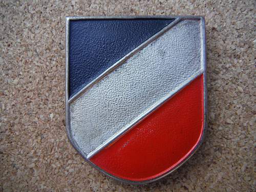 Trophelm National Schild