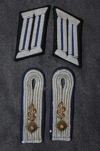 guidance appreciated on  Heer medical shoulder boards (and collar tabs)