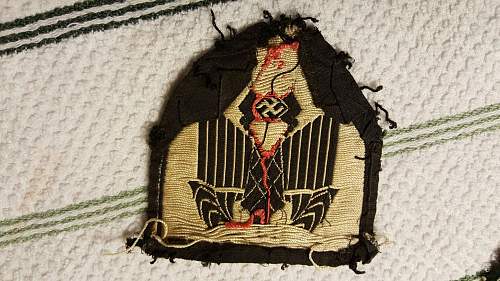 Please help - wwii german patches - authentic?