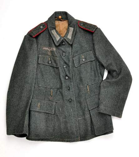 German Tunic, opinions as to authenticity