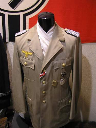 Kriegsmarine Khaki Tunic --- info needed....