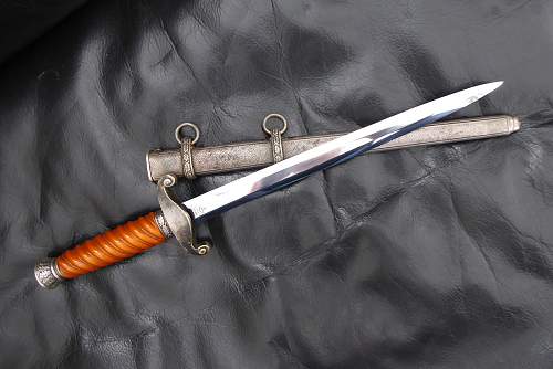 G.Felix Gloriawerk Solingen slant grip army dagger, new discovered maker!