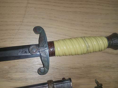[QUESTION] Heer dagger - real or fake ?