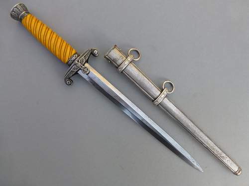 Early Heer dagger by Robt. Klaas with Slant grip