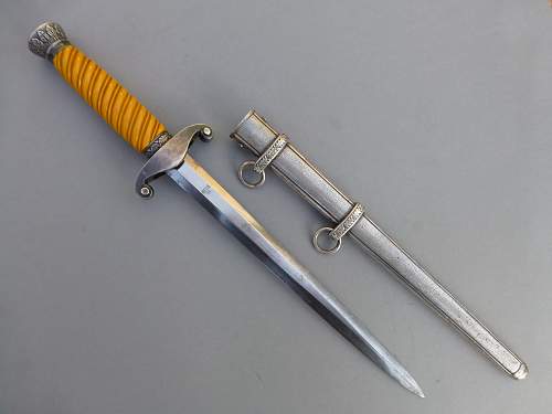 Early Heer dagger by Robt. Klaas with Slant grip