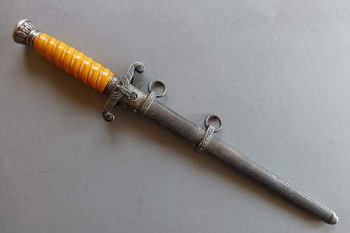 Early Heer dagger by Robt. Klaas with unique crossguard