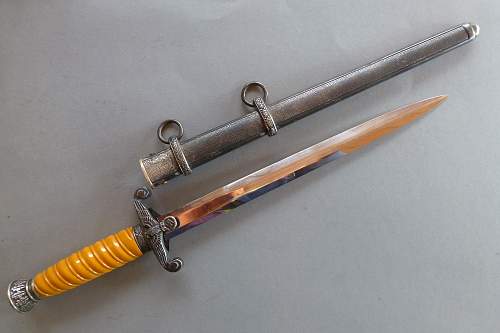 Early Heer dagger by Robt. Klaas with unique crossguard