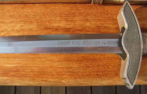 Alcoso 3th pattern Heer dagger with distributers marked blade