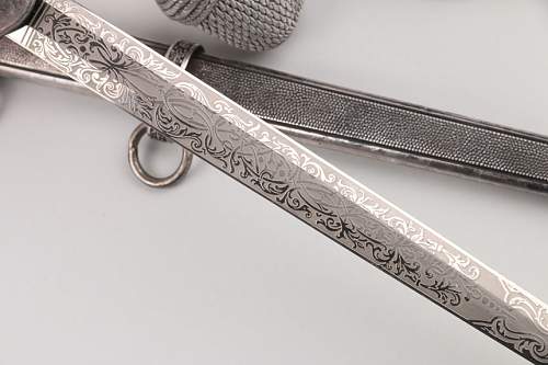 Etched Heer dagger