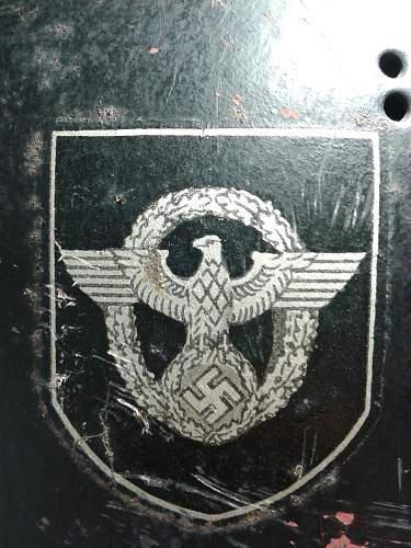 Help: German Police M35 Helmet