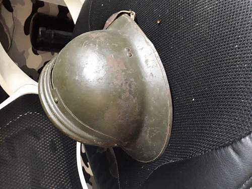 Hidden layer of paint on french M26 Adrian helmet?