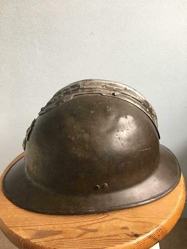 I could use some help identifying this French M26 helmet