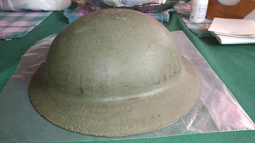 British or American helmet identification