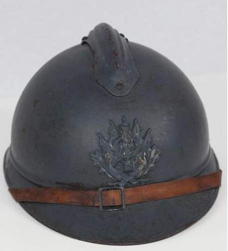 Fake round insigne of headquarters  on french M26 adrian helmet for sale on catawiki now