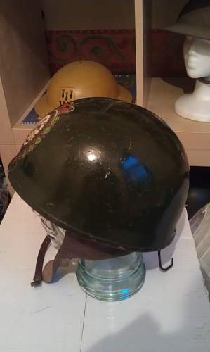 dispatch riders helmet - unknown badge. please help :)