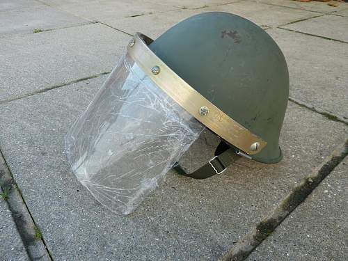 Helmet, Anti riot, visor attached