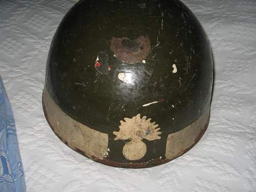 British dispatch riders helmet, 1944, but painted bomb?