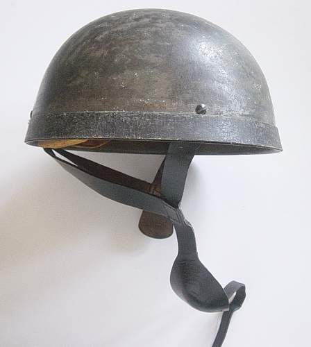 British Airborne steel helmet: 2nd pattern with leather chinstraps