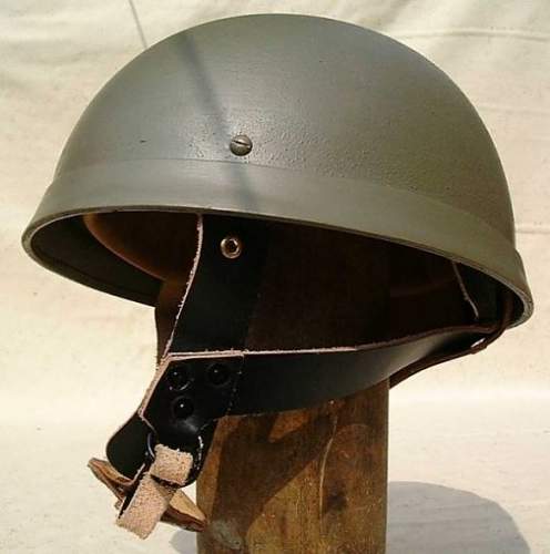 British Airborne steel helmet: 2nd pattern with leather chinstraps