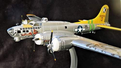 Die Cast B-17G &quot;A bit O' Lace&quot;