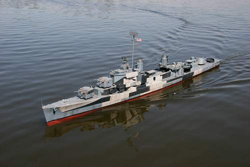 1/48 Gearing destroyer &amp; 1/96 Battleship