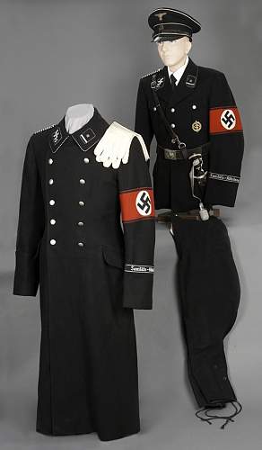 SS men in BLACK uniforms
